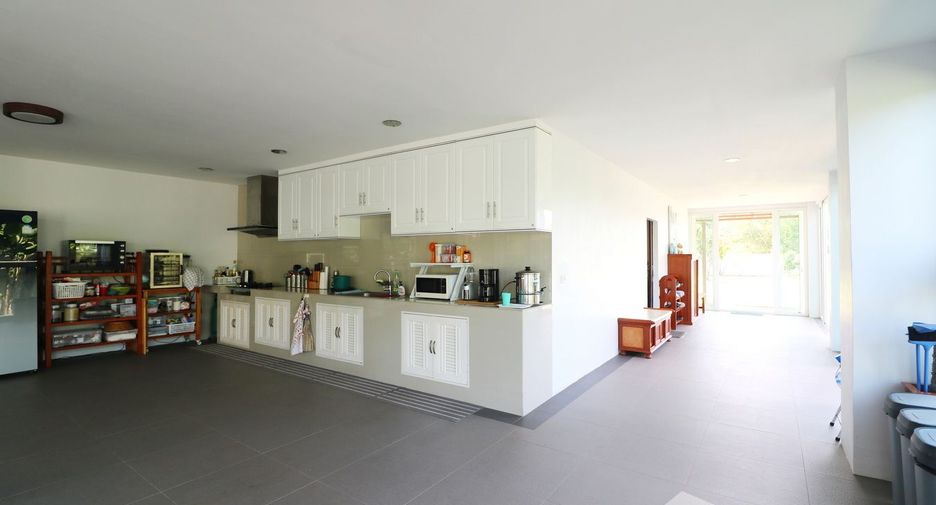 For sale 5 bedrooms house in Kumphawapi, Udon Thani