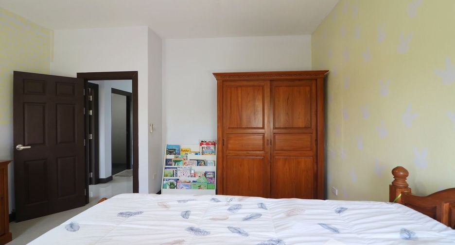 For sale 5 bedrooms house in Kumphawapi, Udon Thani