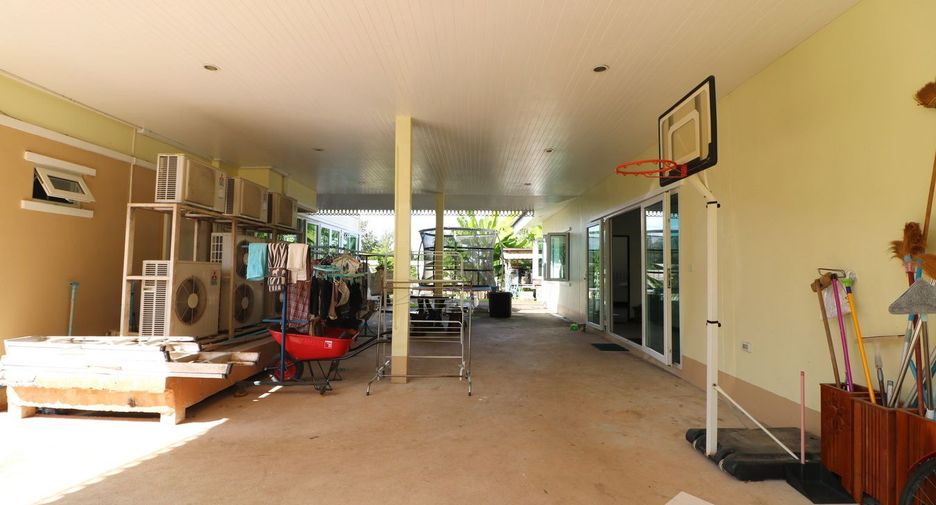 For sale 5 bedrooms house in Kumphawapi, Udon Thani