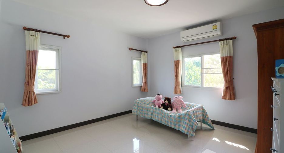 For sale 5 bedrooms house in Kumphawapi, Udon Thani