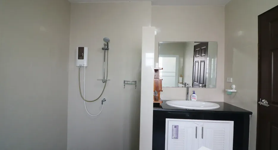 For sale 5 bedrooms house in Kumphawapi, Udon Thani