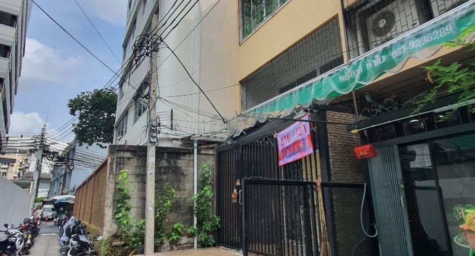 For sale and for rent 4 bedrooms townhouse in Bang Rak, Bangkok
