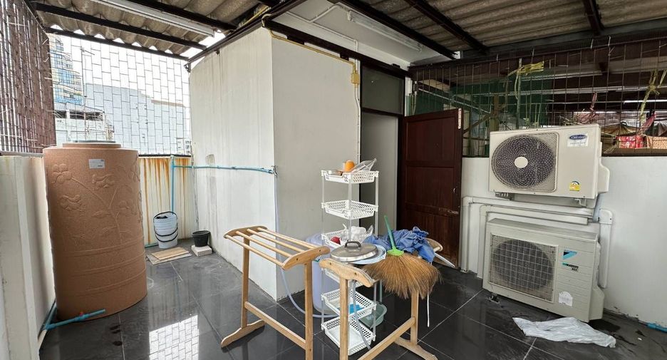 For sale and for rent 4 bedrooms townhouse in Bang Rak, Bangkok