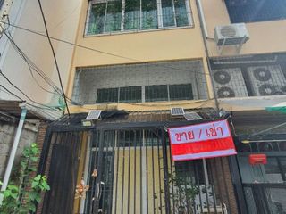 For sale そして for rent 4 ベッドルーム townhouse in Bang Rak, Bangkok