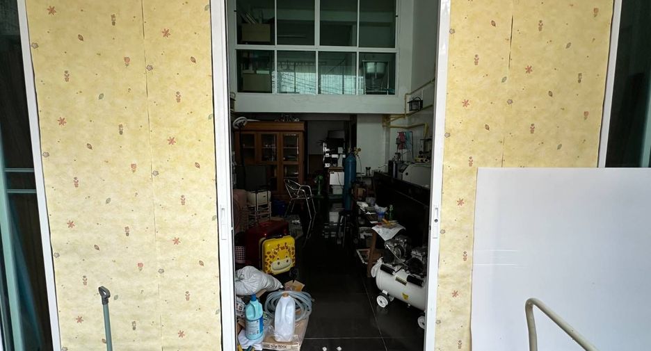 For sale and for rent 4 bedrooms townhouse in Bang Rak, Bangkok