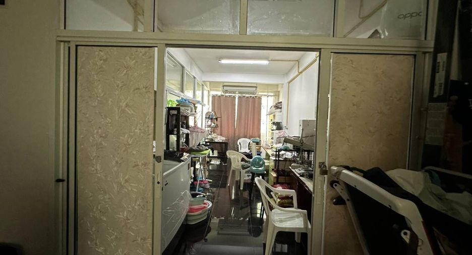 For sale and for rent 4 bedrooms townhouse in Bang Rak, Bangkok