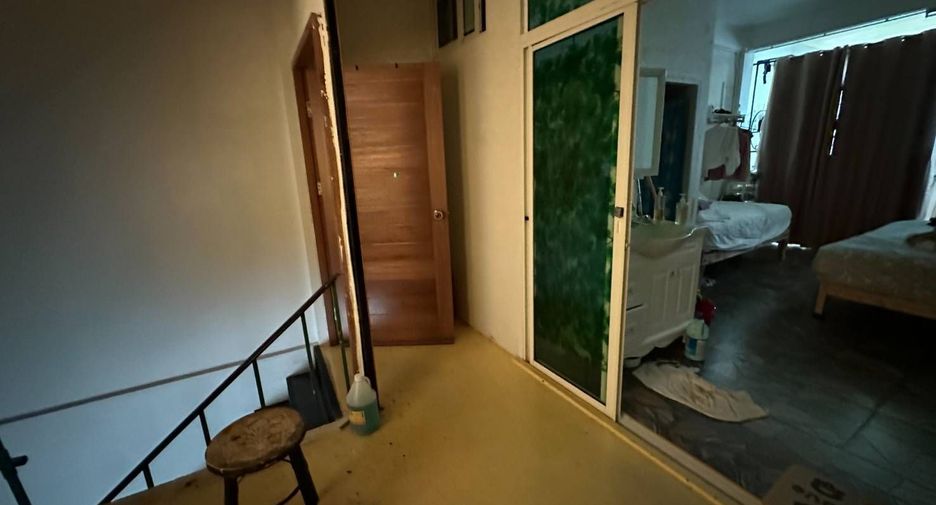 For sale and for rent 4 bedrooms townhouse in Bang Rak, Bangkok