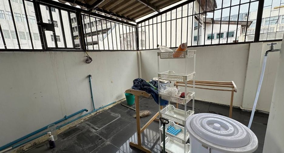 For sale and for rent 4 bedrooms townhouse in Bang Rak, Bangkok