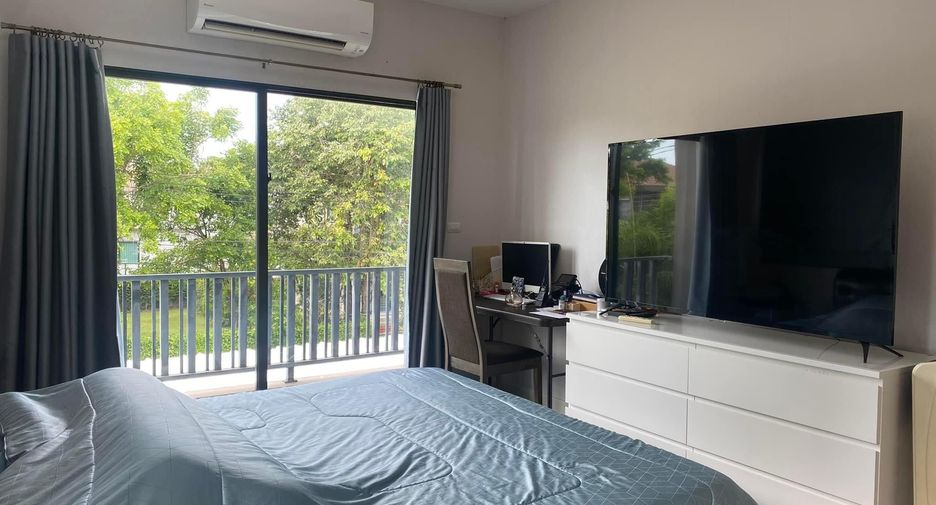 For sale 3 bedrooms house in Bang Khun Thian, Bangkok