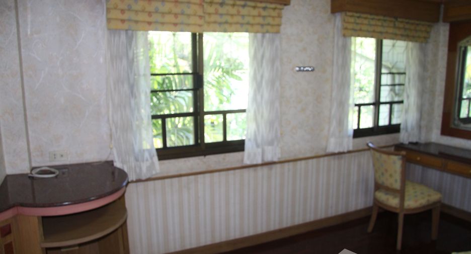 For sale 5 bedrooms house in Mueang Nakhon Si Thammarat, Nakhon Si Thammarat