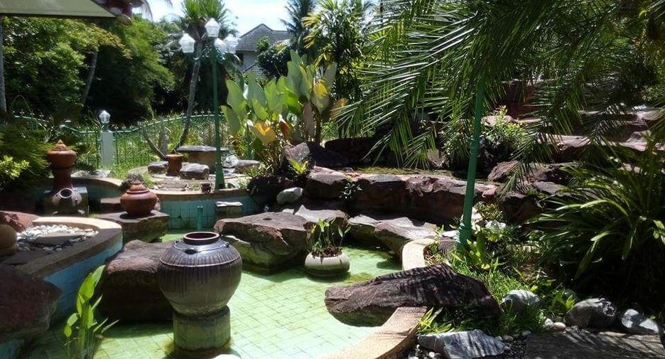 For sale 5 bedrooms house in Mueang Nakhon Si Thammarat, Nakhon Si Thammarat