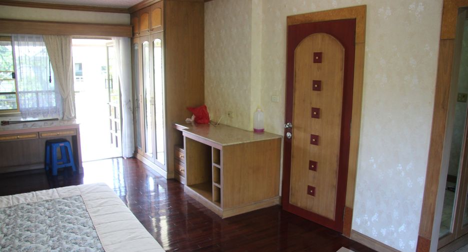 For sale 5 bedrooms house in Mueang Nakhon Si Thammarat, Nakhon Si Thammarat