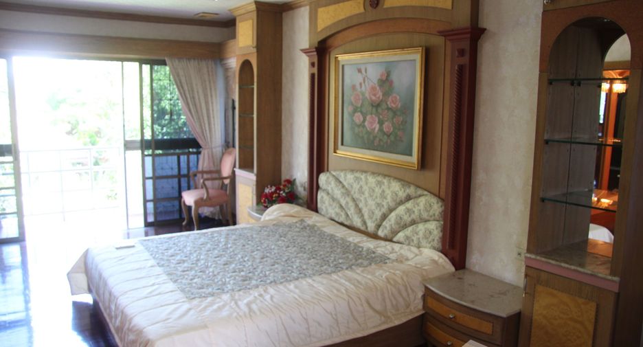 For sale 5 bedrooms house in Mueang Nakhon Si Thammarat, Nakhon Si Thammarat