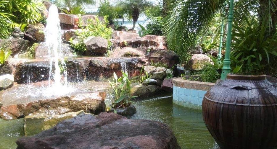 For sale 5 bedrooms house in Mueang Nakhon Si Thammarat, Nakhon Si Thammarat