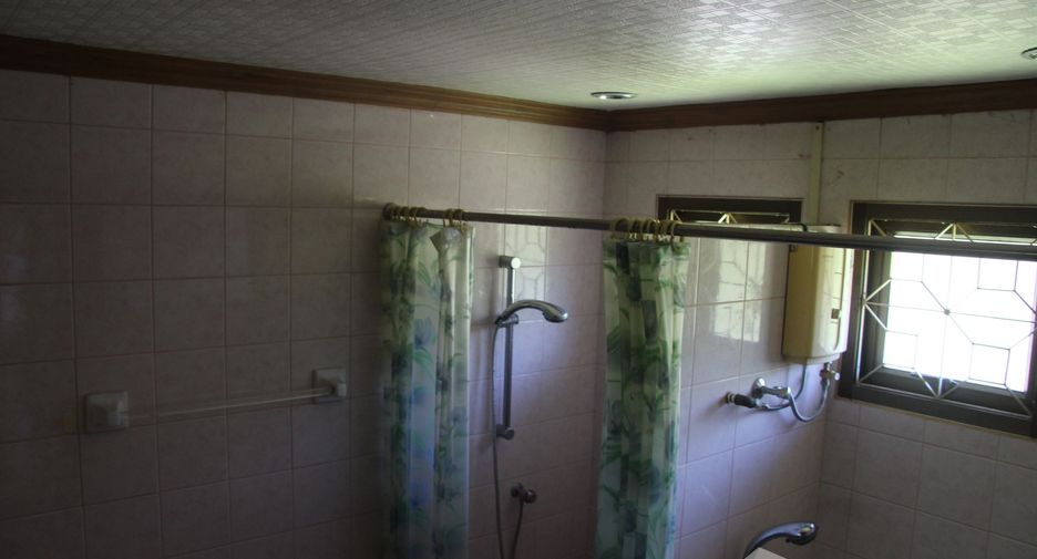 For sale 5 bedrooms house in Mueang Nakhon Si Thammarat, Nakhon Si Thammarat