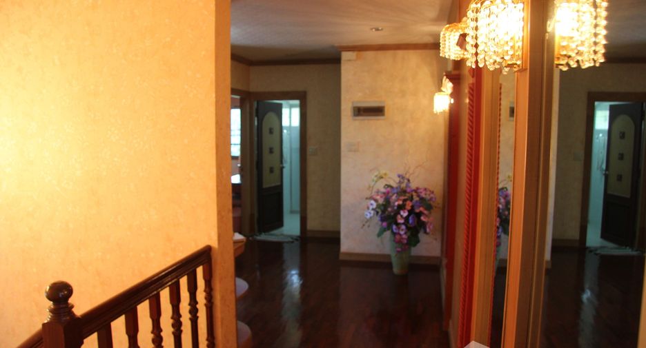 For sale 5 bedrooms house in Mueang Nakhon Si Thammarat, Nakhon Si Thammarat