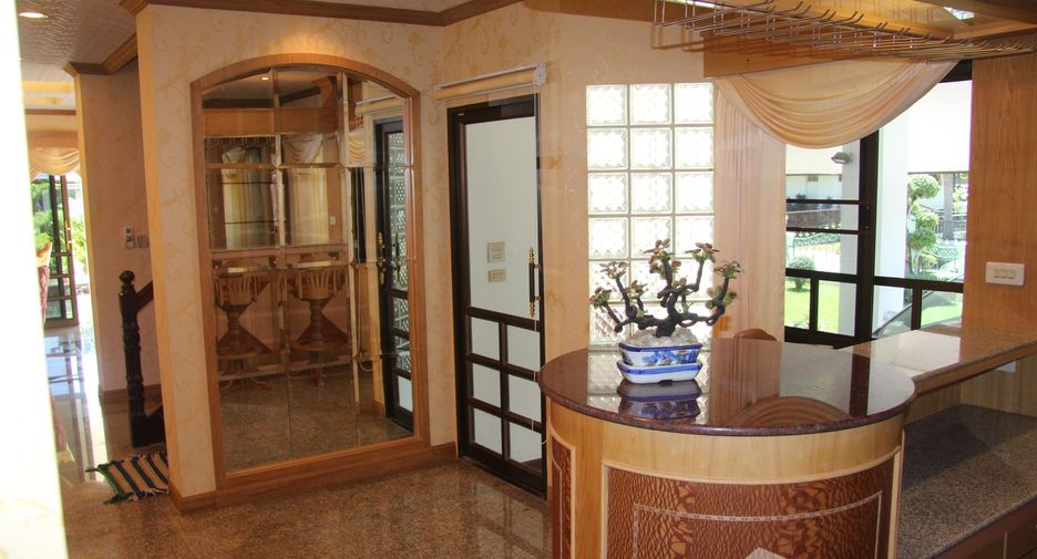 For sale 5 bedrooms house in Mueang Nakhon Si Thammarat, Nakhon Si Thammarat