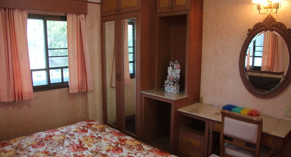 For sale 5 bedrooms house in Mueang Nakhon Si Thammarat, Nakhon Si Thammarat