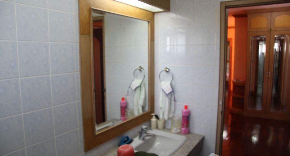 Haus zum Kauf mit 5 Zimmer in Mueang Nakhon Si Thammarat, Nakhon Si Thammarat