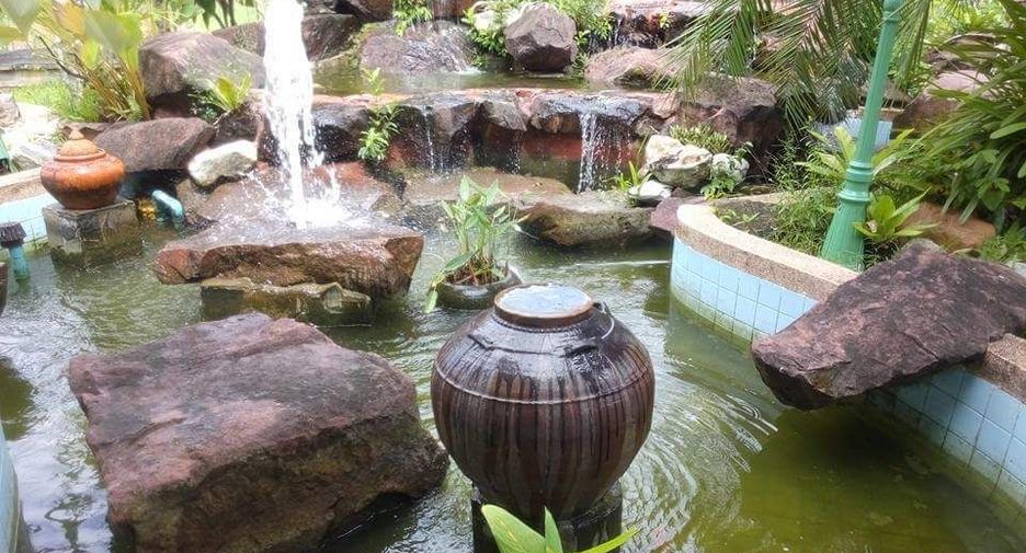 For sale 5 bedrooms house in Mueang Nakhon Si Thammarat, Nakhon Si Thammarat