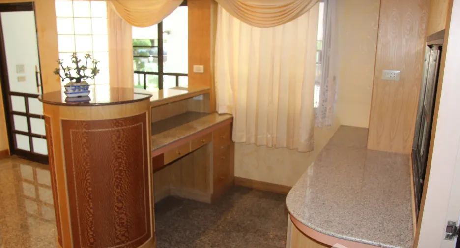 Haus zum Kauf mit 5 Zimmer in Mueang Nakhon Si Thammarat, Nakhon Si Thammarat