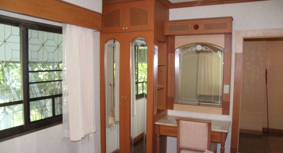 For sale 5 bedrooms house in Mueang Nakhon Si Thammarat, Nakhon Si Thammarat