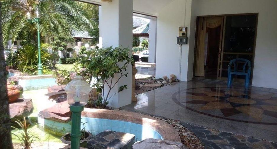 For sale 5 bedrooms house in Mueang Nakhon Si Thammarat, Nakhon Si Thammarat