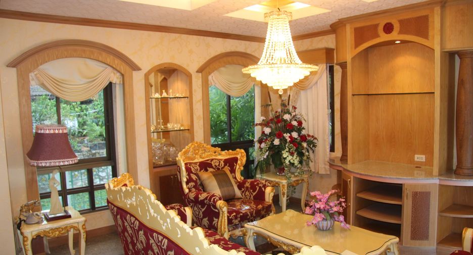 For sale 5 bedrooms house in Mueang Nakhon Si Thammarat, Nakhon Si Thammarat