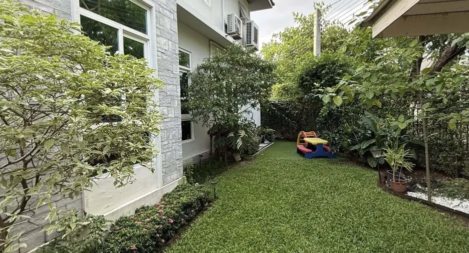 For sale 4 bedrooms house in Prawet, Bangkok