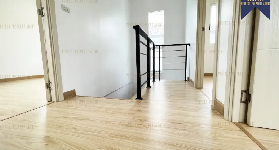 For sale 4 bedrooms house in Sam Khok, Pathum Thani
