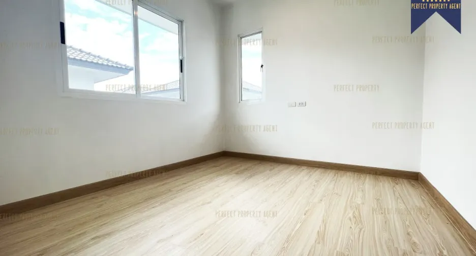 For sale 4 bedrooms house in Sam Khok, Pathum Thani