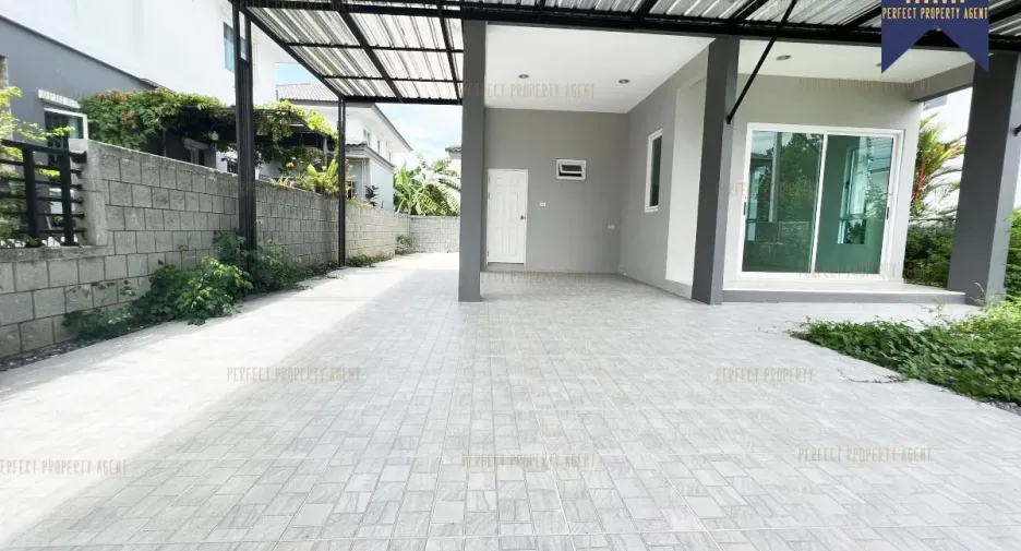 For sale 4 bedrooms house in Sam Khok, Pathum Thani