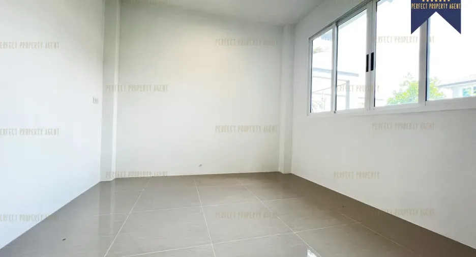 For sale 4 bedrooms house in Sam Khok, Pathum Thani