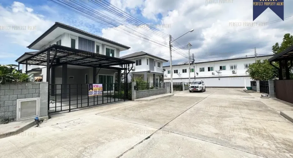 For sale 4 bedrooms house in Sam Khok, Pathum Thani