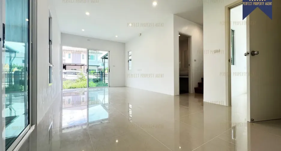 For sale 4 bedrooms house in Sam Khok, Pathum Thani
