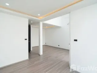 出售 4 卧室 独立屋 在 Watthana, 曼谷