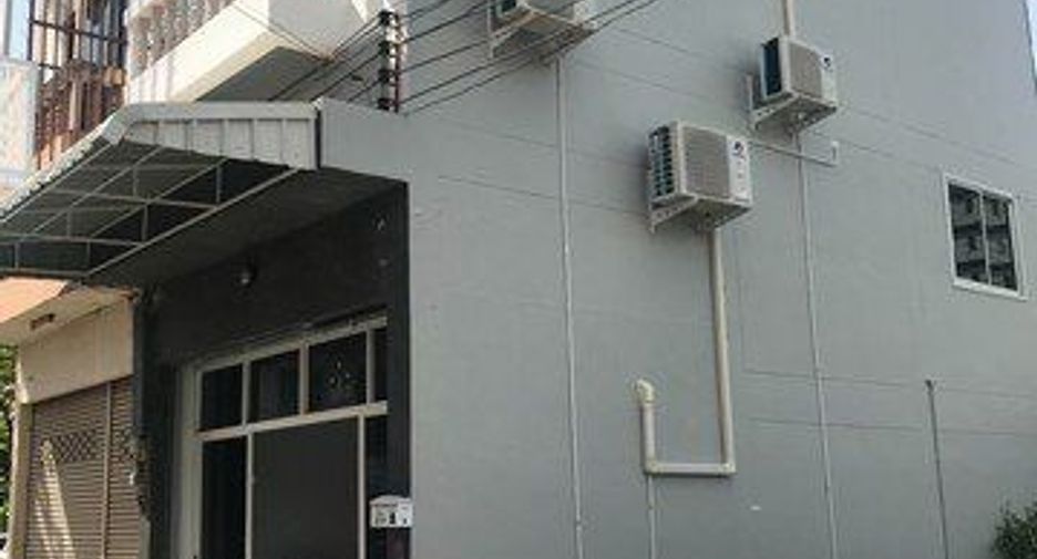 For sale 1 bed townhouse in Mueang Chiang Mai, Chiang Mai
