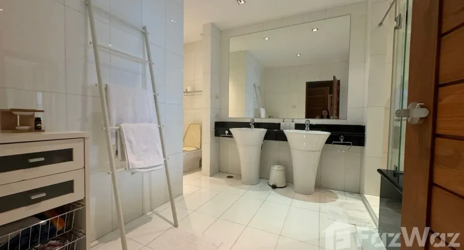 For rent 4 bedrooms condo 