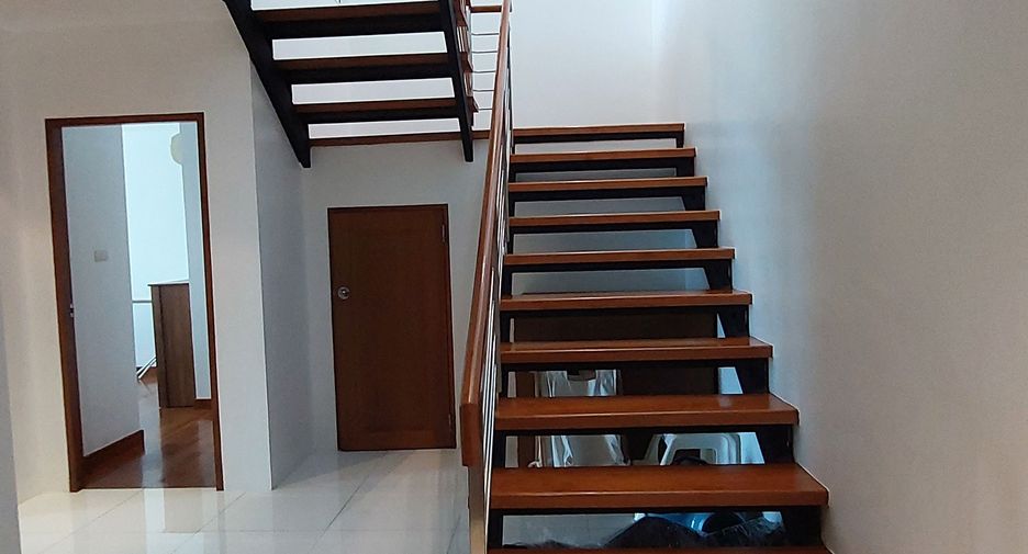 For rent 4 bedrooms condo 