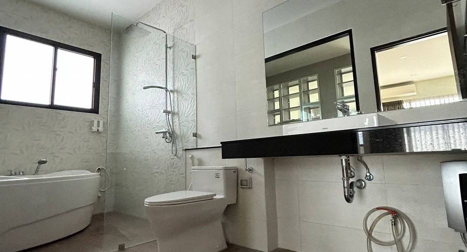 Haus zum Kauf mit 4 Zimmer in Lat Phrao, Bangkok