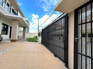 For sale 4 bedrooms house in Lat Phrao, Bangkok