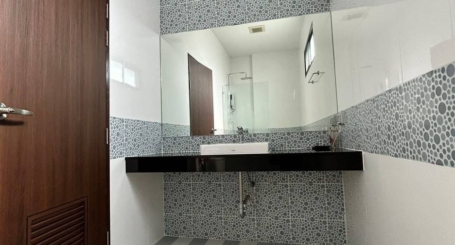 Haus zum Kauf mit 4 Zimmer in Lat Phrao, Bangkok
