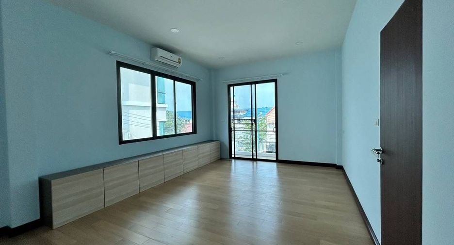 Haus zum Kauf mit 4 Zimmer in Lat Phrao, Bangkok