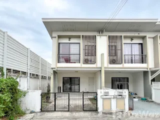 Casa adosada en venta de 3 habitaciones en Bang Sao Thong, Samut Prakan