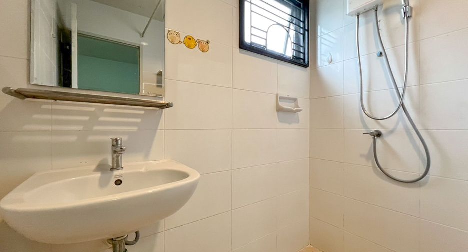 For sale 3 ベッドルーム townhouse in Bang Sao Thong, Samut Prakan