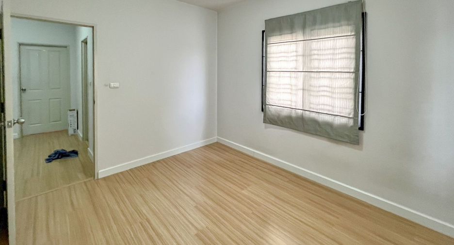 For sale 3 ベッドルーム townhouse in Bang Sao Thong, Samut Prakan