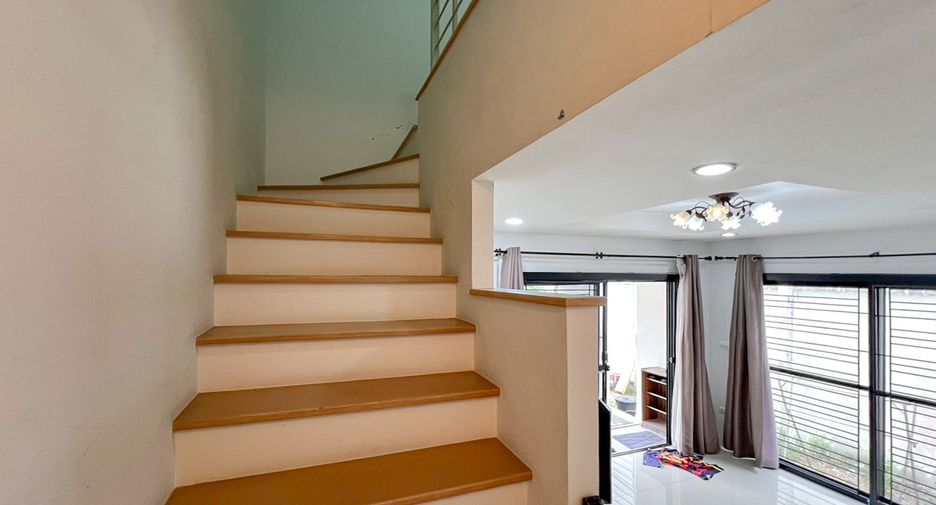 Casa adosada en venta de 3 habitaciones en Bang Sao Thong, Samut Prakan