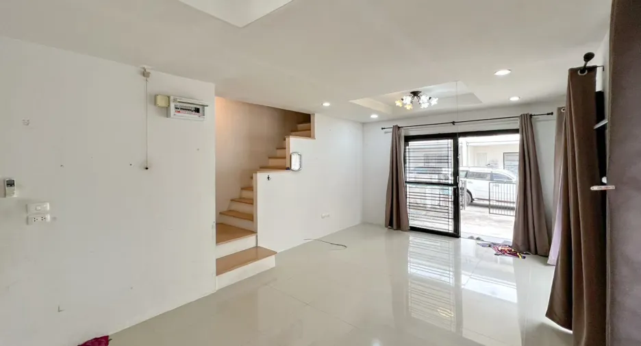 For sale 3 ベッドルーム townhouse in Bang Sao Thong, Samut Prakan