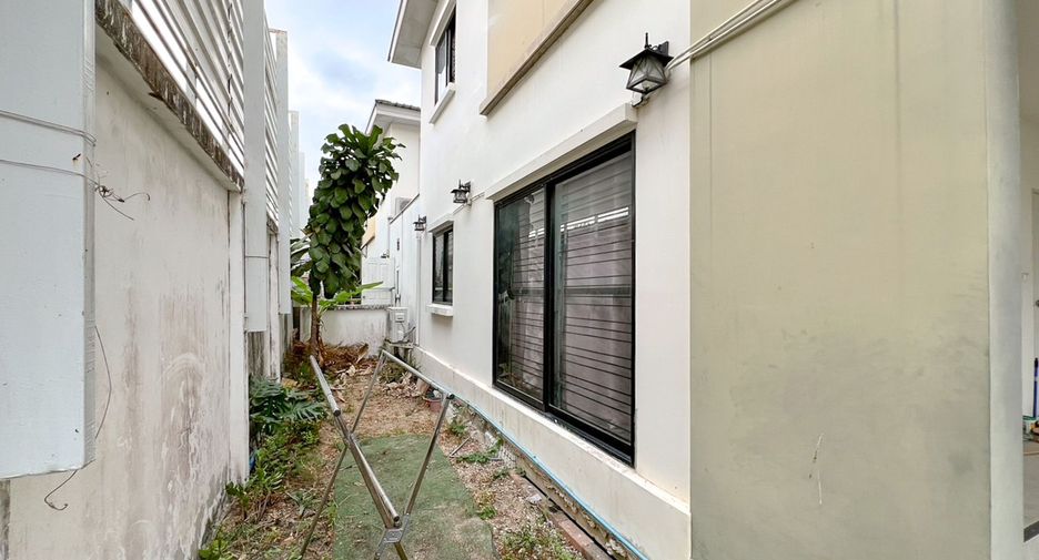 For sale 3 ベッドルーム townhouse in Bang Sao Thong, Samut Prakan
