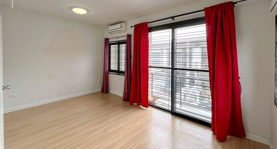 For sale 3 ベッドルーム townhouse in Bang Sao Thong, Samut Prakan